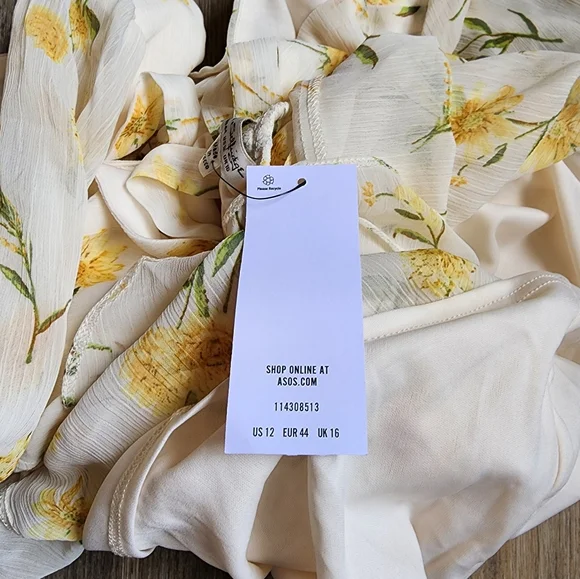 MISS SELFRIDGE FLORAL ROMPER - Picture 12 of 12